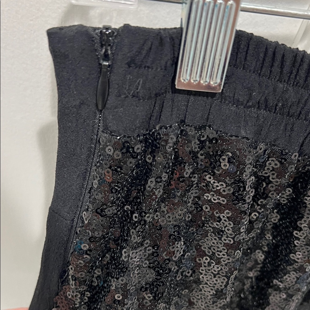 Elegant Black Women's Skirt - Picture 9 of 9